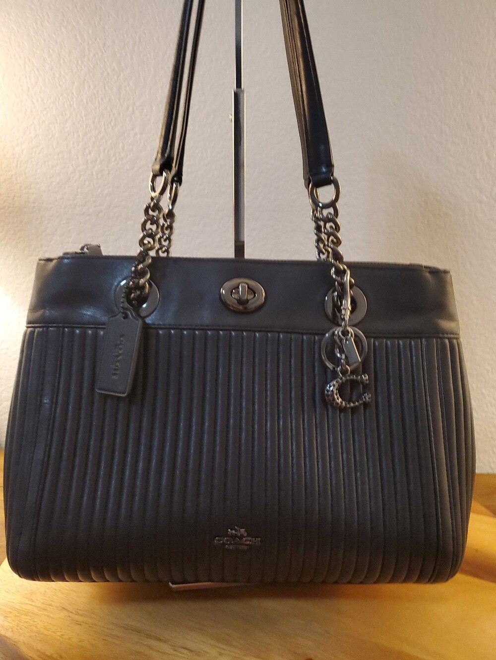 COACH TURNLOCK EDIE IN GREAT GENTLY USED CONDITION!!